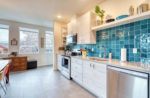 Ladd's Addition House | 4BR/3BA Penthouse | Balcony | Foodie District