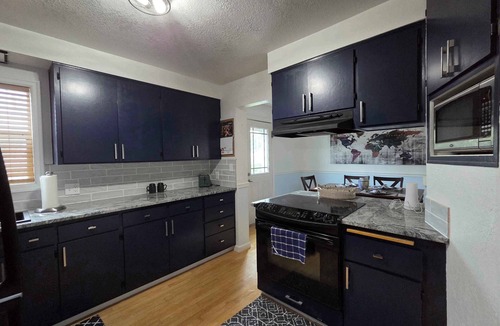 Florence House | 4BR Florence Coastal Home Walk to Old Town Near Oregon Dunes Pet Friendly