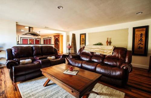 North Clairemont House | 4BR Group Retreat w Golf Green, Poker & Fire Pit