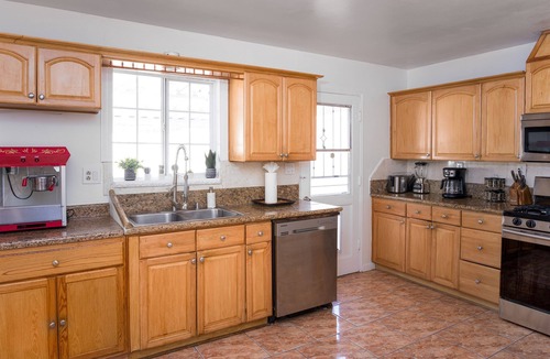 Simi Valley House | 4BR Home for Groups | Private Pool and Games