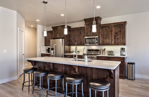 St. George House | 4BR on Hole 2 - 3 King Beds, Near Pool & Course