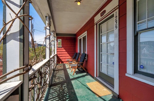 Overlook House | 4BR Portland Stay | Walkable Unique Fun