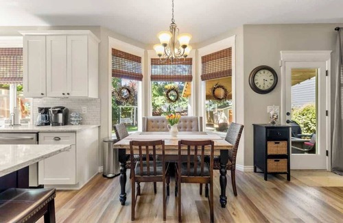 Vancouver House | 4BR Retreat | Patio, Playground, Firepit + BBQ
