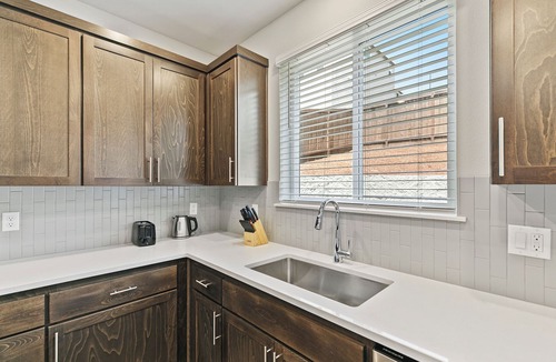 Bull Mountain House | 4BR Spacious Home｜Wifi｜Pet friendly｜EV Charger｜Garage #42375