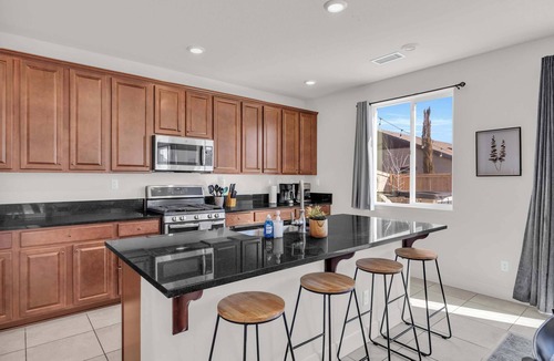 Reno House | 5-Bedroom/3.5Bath/Sleeps18/2 Kitchens