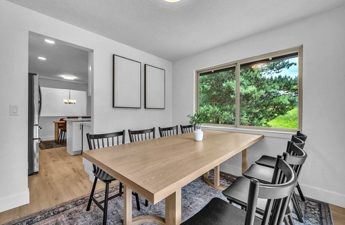 Boring House | 5-bedroom 8-bed house in Boring Oregon, WiFi, AC, Hot tub