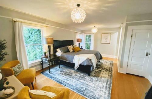Albany House | 5 Bedroom Pet Friendly Historic Monteith Escape PNW & AC