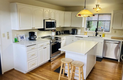 Grapeview House | 5-Bedroom Plus Sleeper Rm above Garage, 2 1/2 baths ~ Mason Lake Waterfront Home
