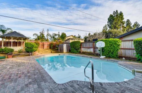Fresno House | 5 Mi to Fresno State: Family Gem w/Backyard Oasis