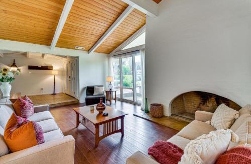 Fresno House | 5 Mi to Fresno State: Family Gem w/Backyard Oasis