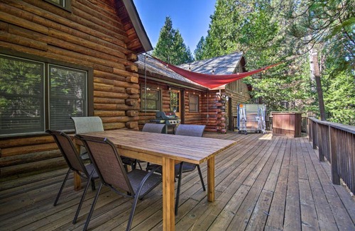 Arnold House | 5 Mi to Hiking: Custom Cabin w/Deck in Arnold!