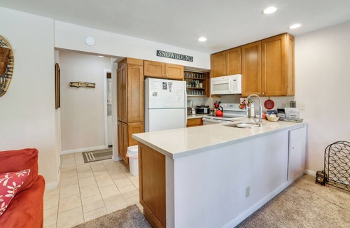 Majestic Pines Apartment | 5 Mi to Mammoth Mtn Ski Area: Condo w/Views!