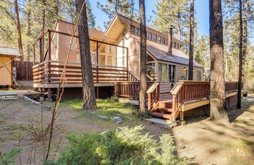 Wrightwood House | 5 Mi to Mountain High Resort: Home w/Gaming Area