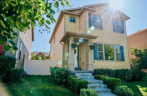 Farmington House | 5 Min to Lagoon & Family Fun! Walkable Neighborhood w/Trails, Fenced Yard, BBQ,