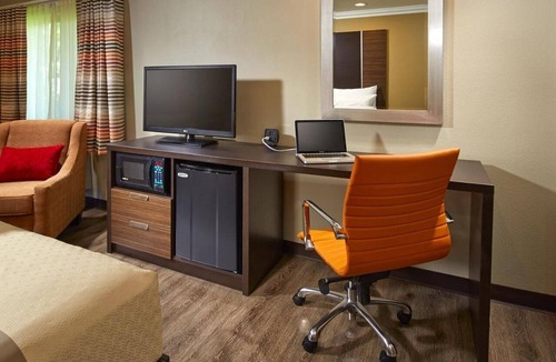 Anaheim Resort Hotel | 5-Min Walk to Disney – Affordable Stay w/Pool Access & Near Parks!