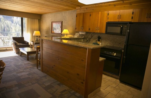 Salt Lake Mountain Resorts Condo | 5 minute walk to the Wilbere ski lift. Family-sized condo with pool & game room