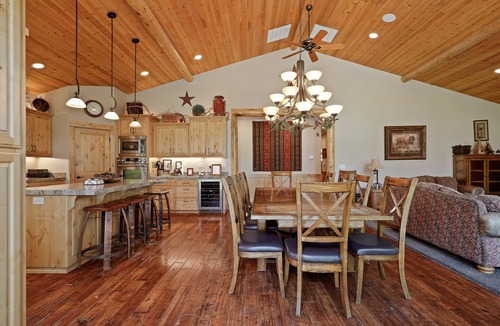 Sunriver House | 5 Vine Maple - Gorgeous! Hot Tub, Theater Room, Golf Course, A/C, SHARC Passes, Bikes