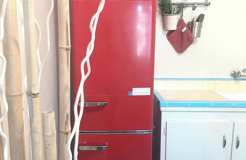 Moreno Valley Apartment | 50s-Vibe Aparthotel with Full Kitchen near Lake Perris