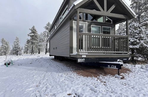Williams Ski Chalet | 5B Cozy chalet in Beautiful Williams with AC, Wi-Fi, Forest View And Patio.