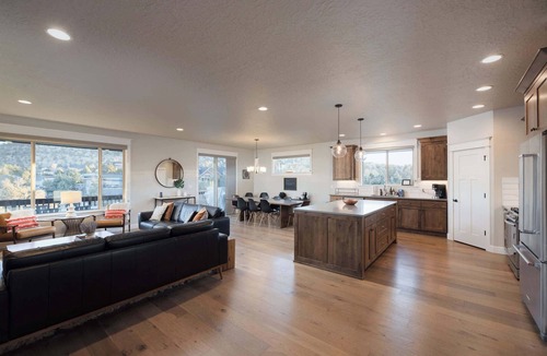 Redmond House | 5BR Eagle Crest Lodge with Resort Amenities
