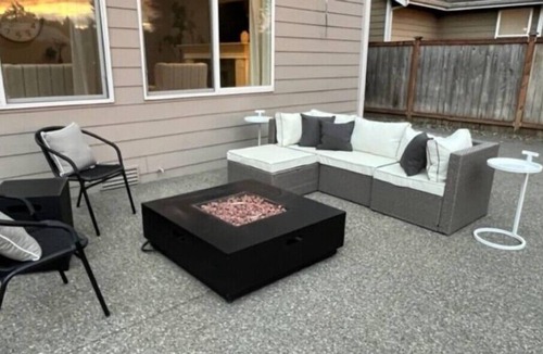 Sumner House | 5BR home, fire place, & plenty of space! 30 mi from Lumen Field
