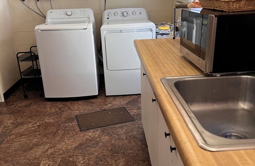 Woodland House | 6,000 Sq Ft Country Home with Large Swimming Pool — Private Hideaway