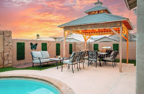 North Las Vegas House | 6BR House w/Pool & Pool Table | Posh Vegas Home
