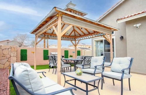 North Las Vegas House | 6BR House w/Pool & Pool Table | Posh Vegas Home