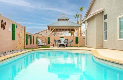 North Las Vegas House | 6BR House w/Pool & Pool Table | Posh Vegas Home