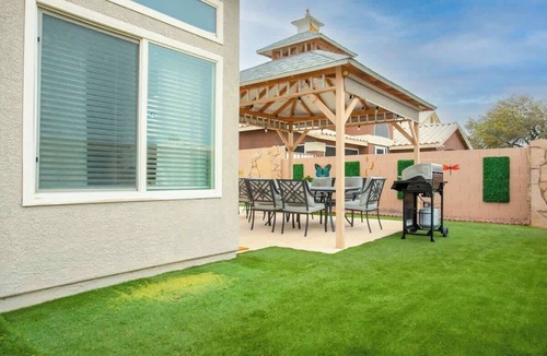 North Las Vegas House | 6BR House w/Pool & Pool Table | Posh Vegas Home