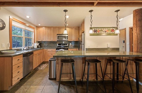 Overlook Park House | 7 Little Court - Steps to SHARC, Hot Tub, SHARC, New Listing