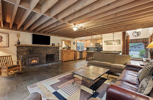 Overlook Park House | 7 Little Court - Steps to SHARC, Hot Tub, SHARC, New Listing