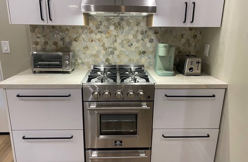 Torrey Highlands Apartment | 7-Mile to Del Mar Beach, Private Studio, AC, Full Kitchen, In-Unit Washer/Dryer