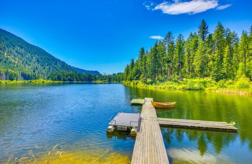 Chewelah House | 700-Acre Property w/33-Acre Lake & Dual Cabins!