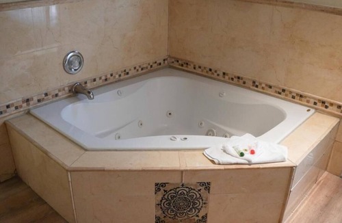 Sherman Oaks Hotel | 777 Motor Inn