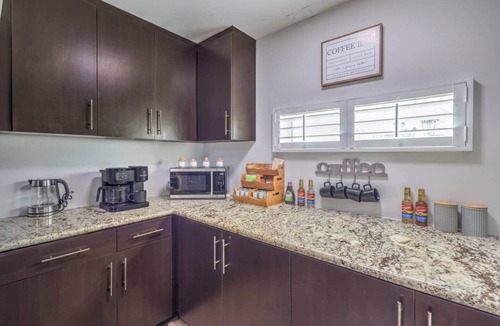 Paradise House | 7BR Grand Speakeasy - 3mi Strip, Pool+Spa, Games