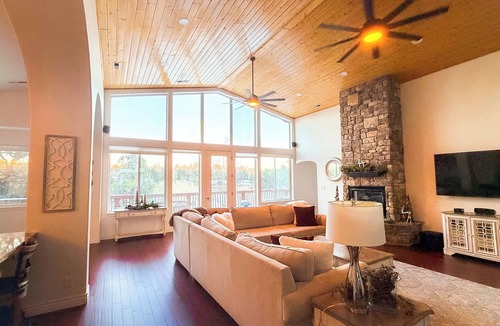 Flagstaff House | 7BR Ski & Golf Course Retreat with Hot Tub