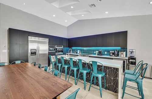 Spring Valley Villa | 8 Bdr/5 Ba 16 Beds, Free Spa Heat