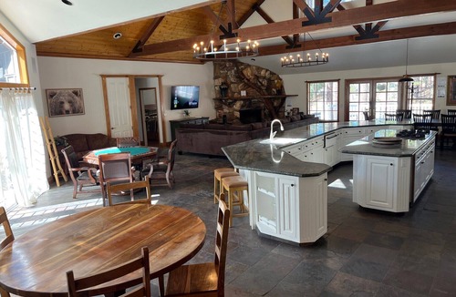 Fox Farm House | 8 Bedroom, 12 Beds - Gameroom, Basketball & Golf