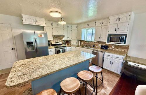 Sandy House | 8-BR Luxury Home Near Little Cottonwood Canyon