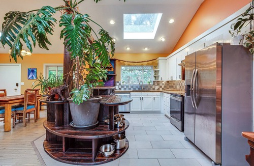 White Center House | 8 Mi to Lumen Field: Seattle Area Home w/Backyard