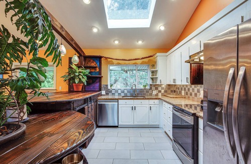 White Center House | 8 Mi to Lumen Field: Seattle Area Home w/Backyard