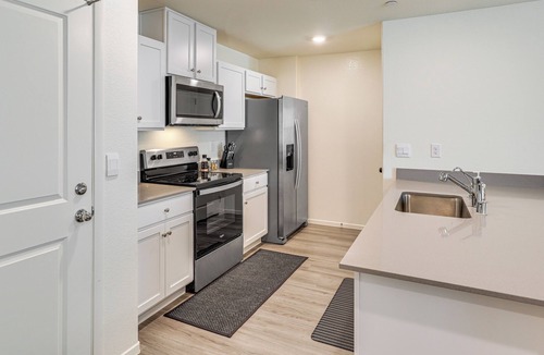 Enterprise House | 8 Mi to Strip! Modern Townhome in South Vegas