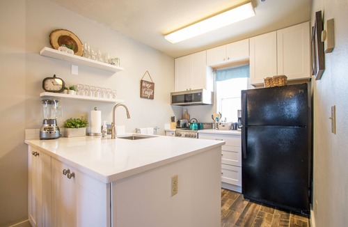 Hood River Condo | 9 Lodge - Downtown, AC, Ground Floor!