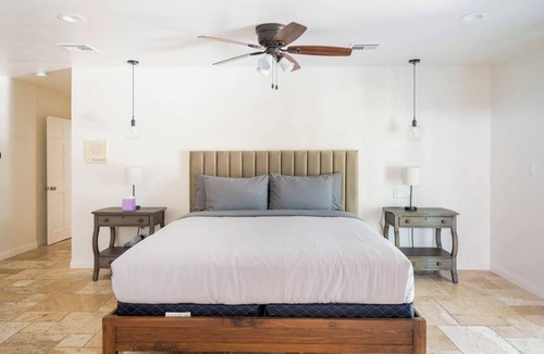 Paradise Villa | 9BD/9BA MEGA VILLA W/ 2 CASITAS: Waterslide Grotto Pool Spa Gym! ⭐️⭐️⭐️⭐️⭐️