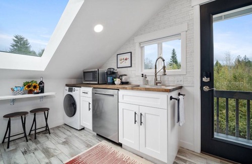 Port Angeles Cottage | A-Frame Retreat -Mountain Views Hot Tub n fire lit nights surrounded by Bamboo