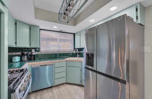 Williams Ski Chalet | A gem Right on Historic RTE 66 with outdoor space. Walk to the action!