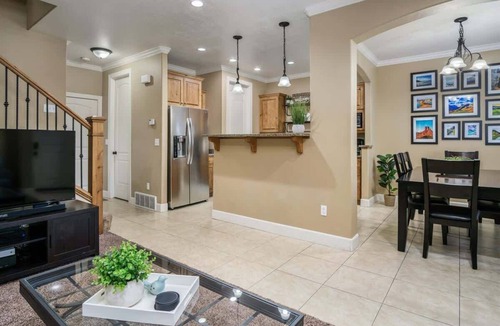 Bonneville House | A La Mode Stunning 4 bedroom Orem Home