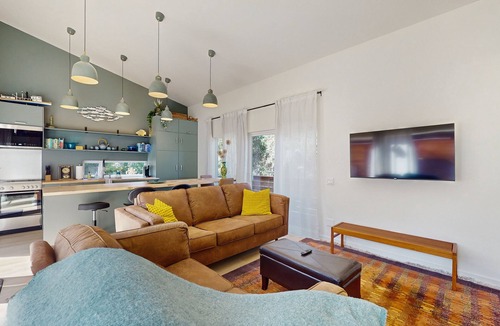 Bainbridge Island House | A Modern Island Retreat: Designed for productivity, relaxation, & extended stays