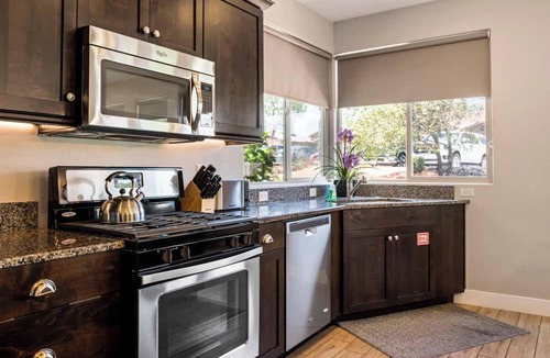 Santa Clara House | A Point of View: Private Hot tub + Paradise Village Waterpark